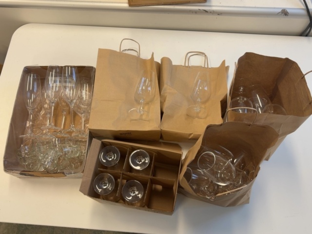 1308594-3 Samling med diverse drycksglas