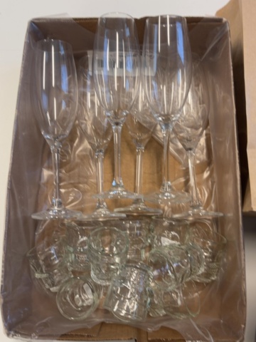 1308594-5 Samling med diverse drycksglas