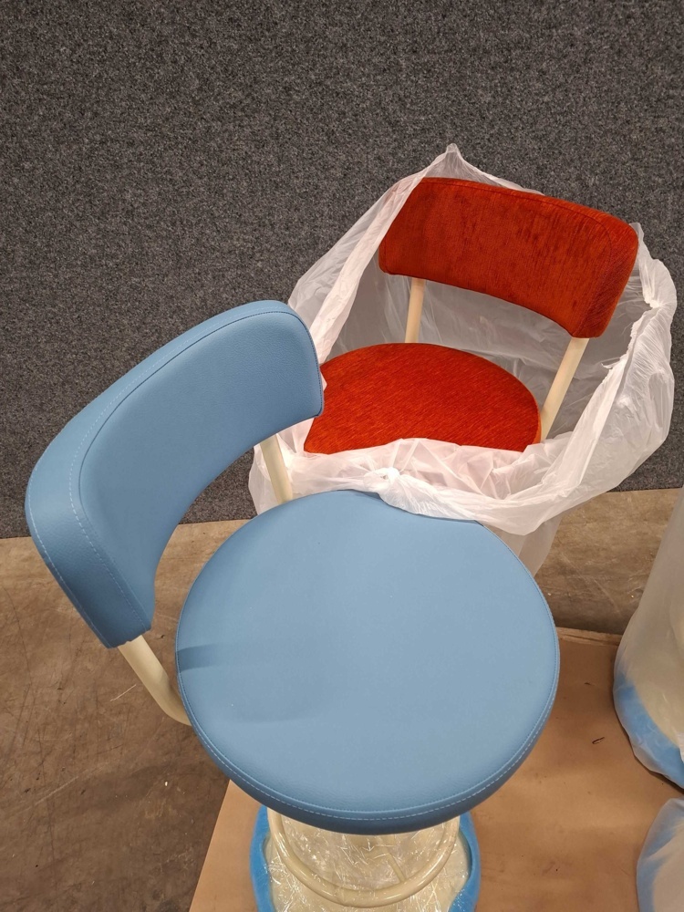 1578315-2 4 st Barstolar röda & blåa