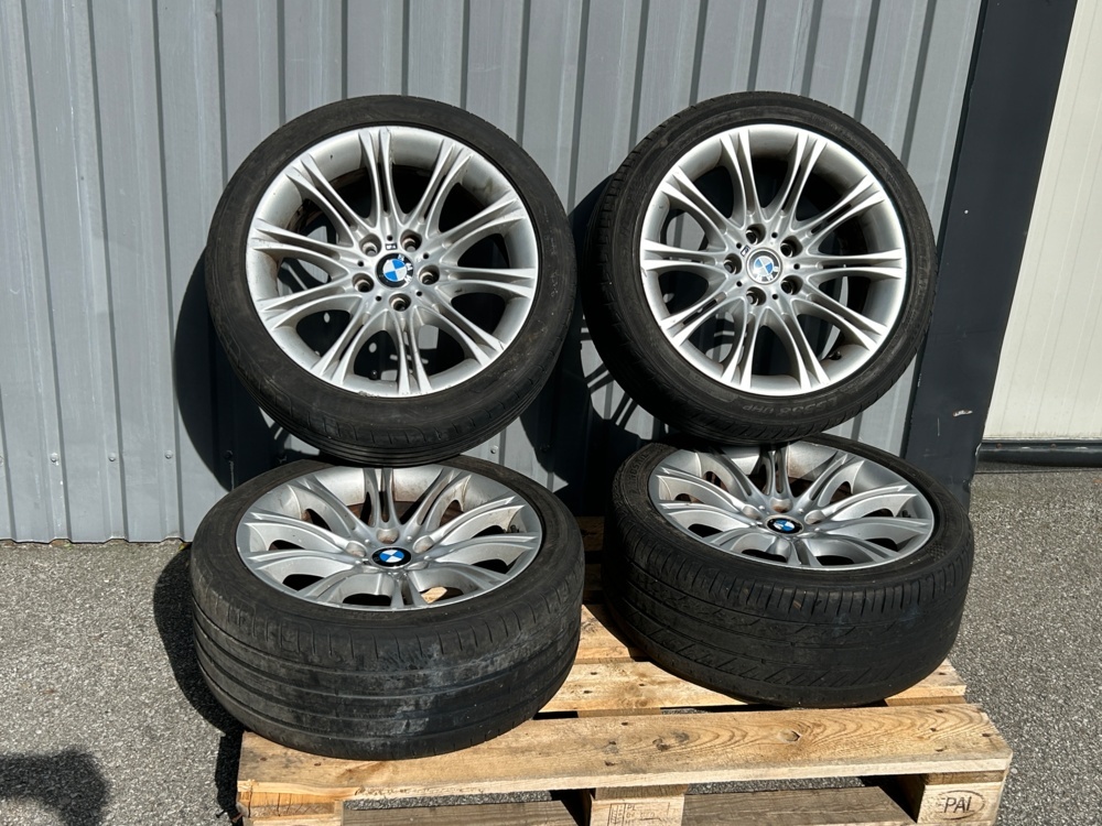 1368413-1 Däck 4 st på 18-tums BMW-fälgar