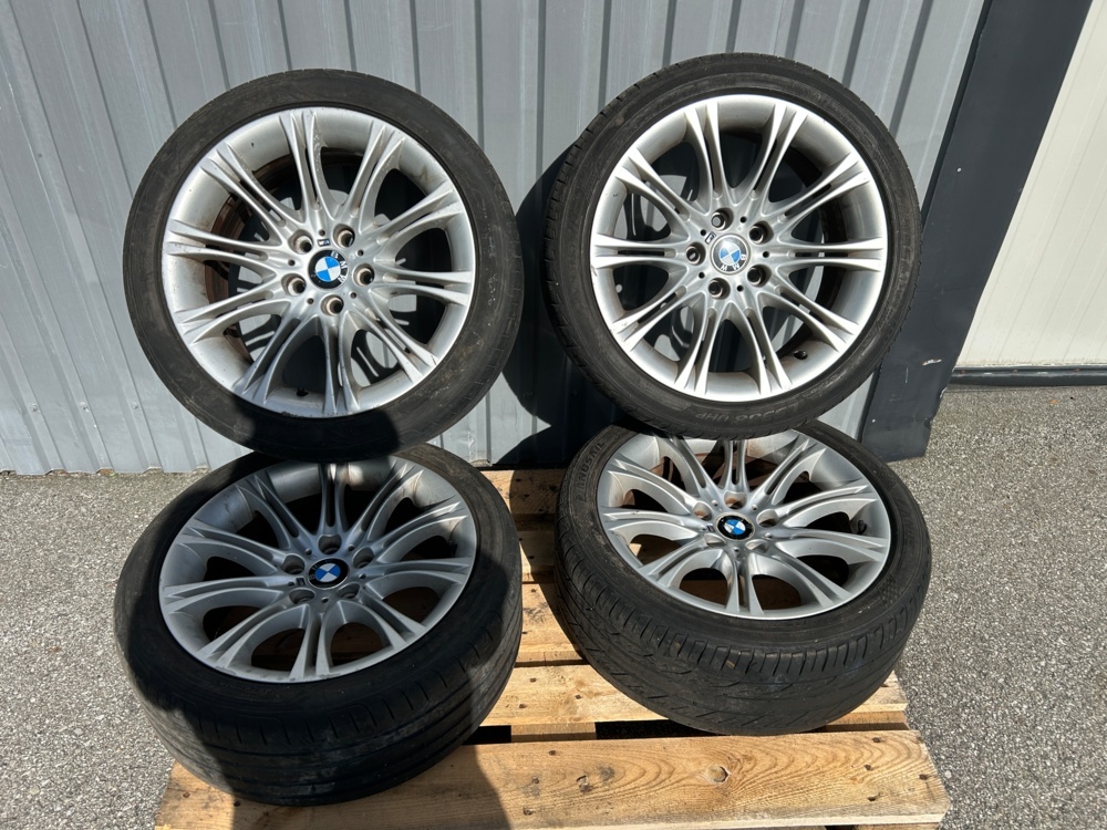 1368413-2 Däck 4 st på 18-tums BMW-fälgar