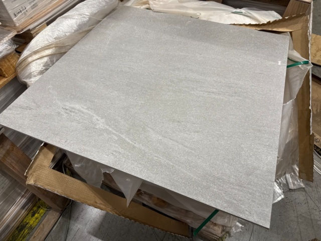 1578533-2 Grey Waves granitkeramik, 90x90 cm, 43 kvm