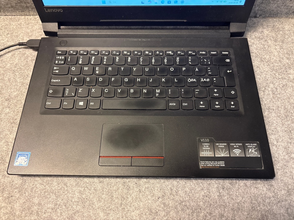 1529487-2 Laptop with accessories - Lenovo V110