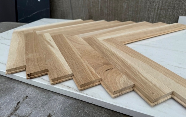 1578539-1 Massivt fiskbensparkett i Ek, 108 kvm, 16x70x340mm
