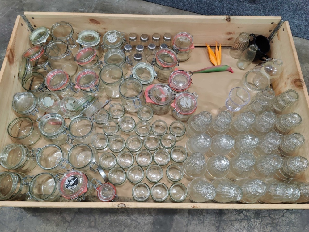 1578316-2 Sortiment med glas & glasburkar