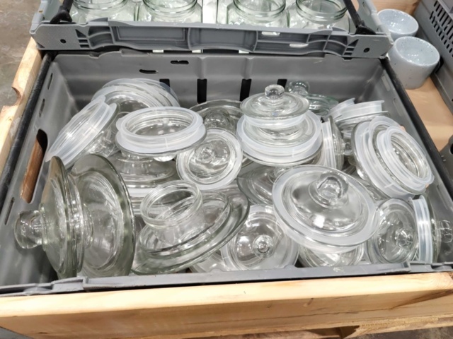 1578317-3 Sortiment med glasbrukar, skålar m.m.