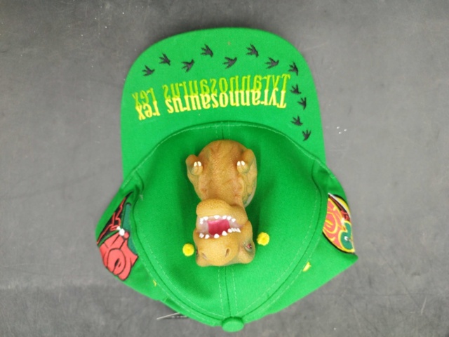 1578704-4 Kepsar och maskeradartiklar - djurmotiv, tomtemasker och ölhattar