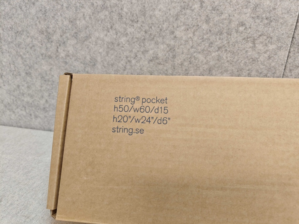 1564845-2 Vägghylla - String Pocket Black/Plexi (Ny i förpackning)