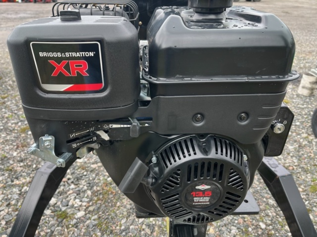 1578717-15 Nordic DY900 grävaggregat med Briggs Stratton motor