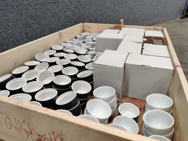 1578335-3 Sortiment med kaffekoppar och glas
