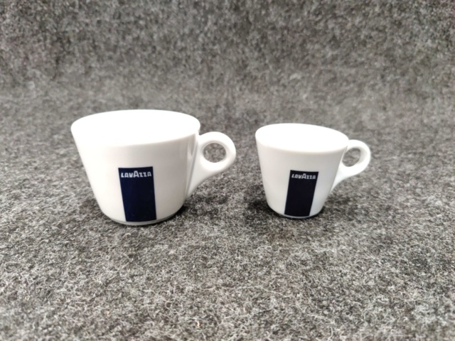 1578335-5 Sortiment med kaffekoppar och glas