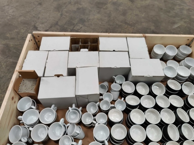 1578335-10 Sortiment med kaffekoppar och glas