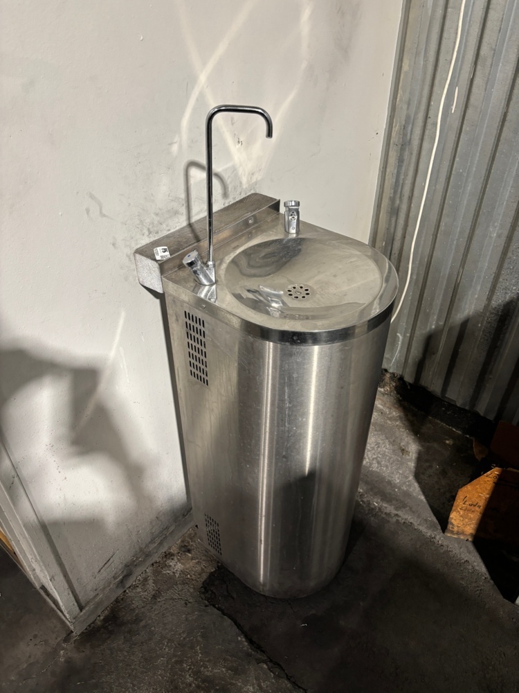 1573201-2 Dricksfontän