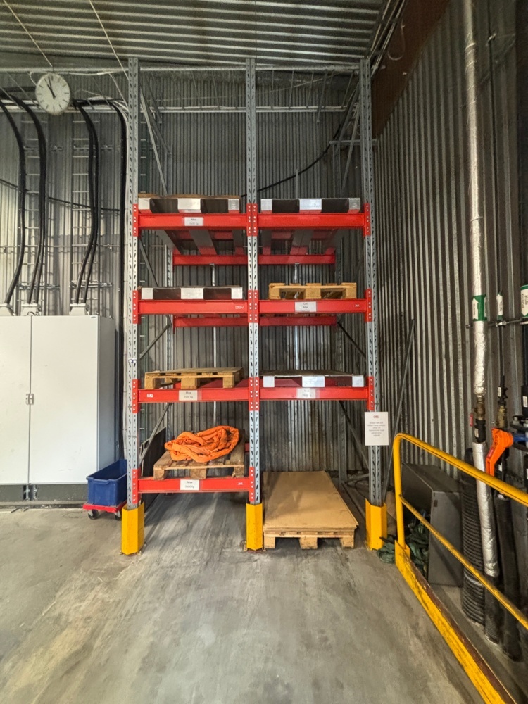 1573206-1 Pallet rack - EAB Omega 2 sections