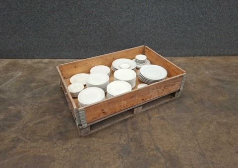 Assortment of plates & bowls