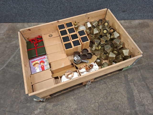 1578341-2 Sortiment med köksutensilier och husgeråd