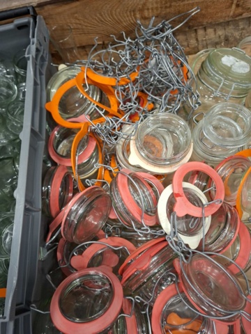 1578346-5 Sortiment med glasbrukar m.m.