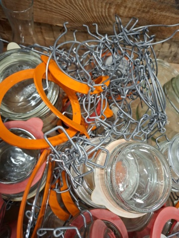 1578346-7 Sortiment med glasbrukar m.m.