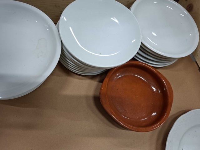 1578775-10 Sortiment med tallrikar, skålar, tillbringare & dekoration