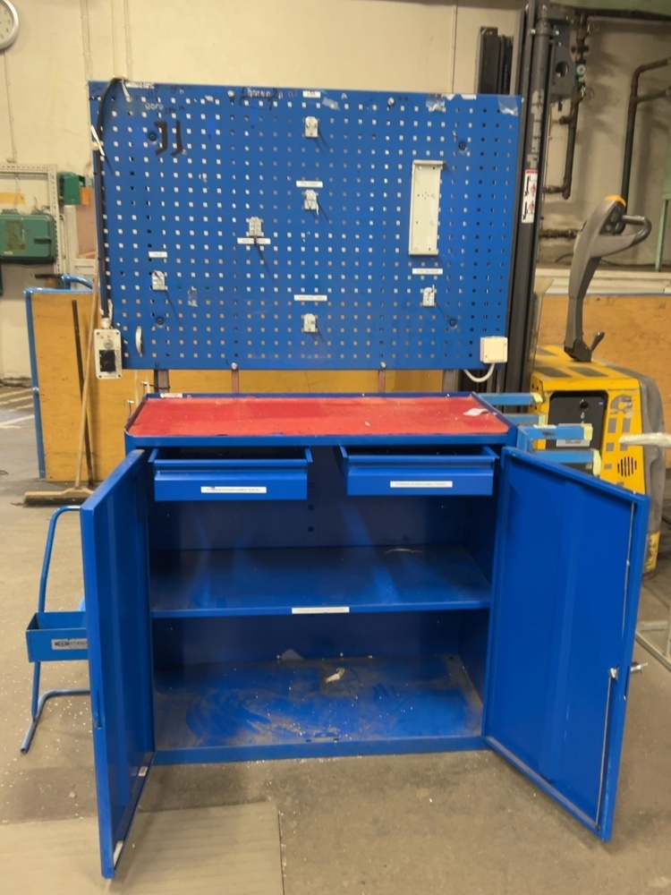 1573653-2 Arbetsbänk med skåp och lådor samt hydrauliskt lyftbord