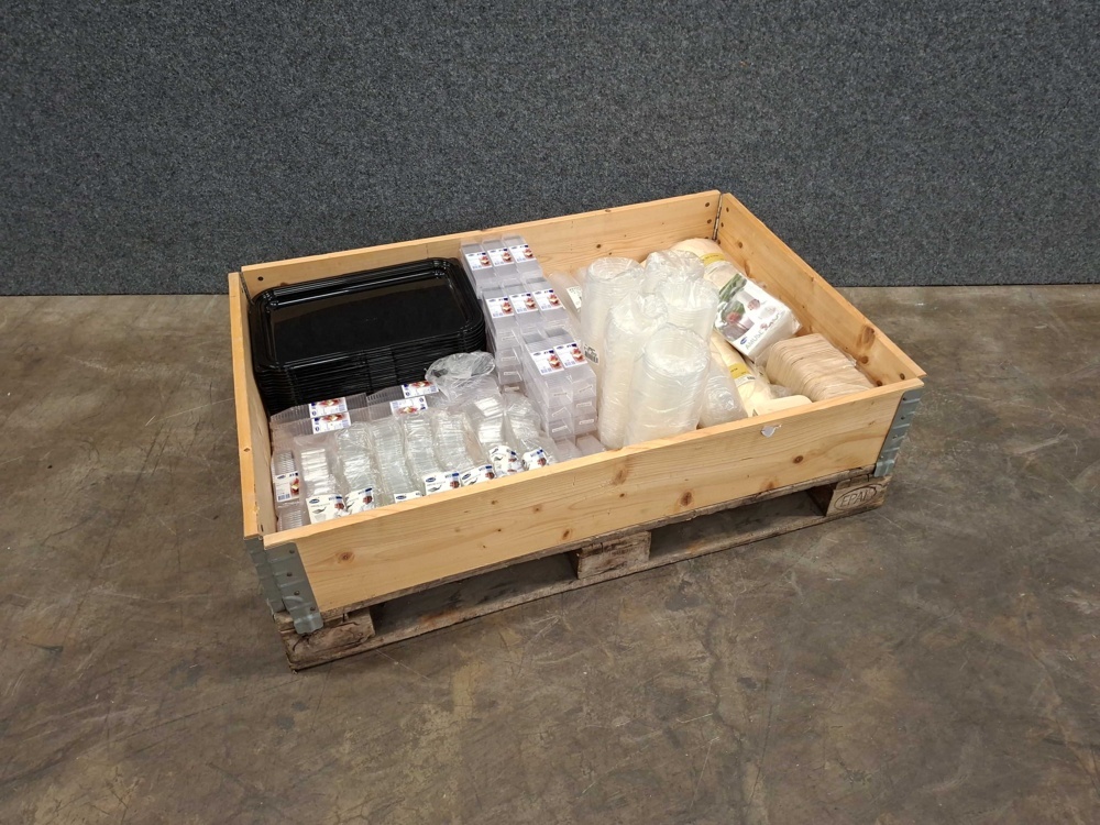 1578787-1 Assortment of disposable items