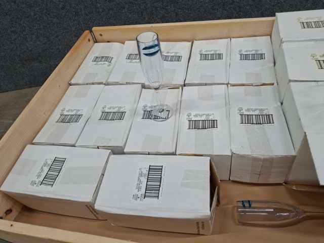 1578902-8 Sortiment med martini- och champangeglas i plast