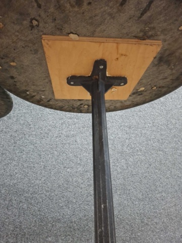 1578907-8 2 st bord i sten 70cm