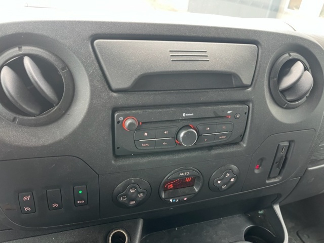 1578737-26 Renault Master van 2.3Dci 170 -2017 (Repair item)
