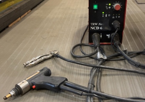 Stud welding equipment with accessories - TRW Nelson NCD66