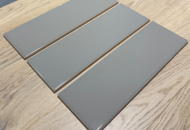 1563341 Greenish-gray tile with a glossy surface. Size: 9.8x29.8 cm
