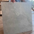 1563347-2 Klinker med betonglook. Storlek: 60x60 cm