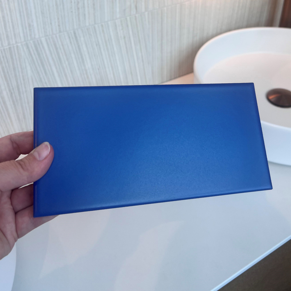 1563360-1 Blå klinker för golv och vägg. Storlek: 10x20 cm