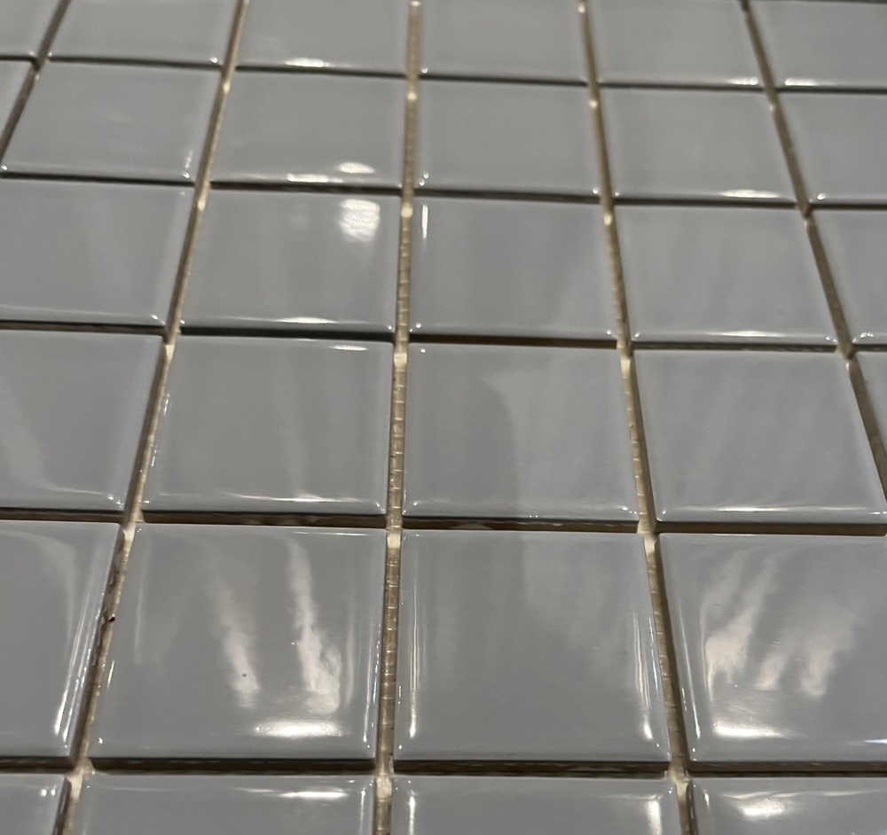1563370-1 Grå mosaik med blank yta. Arkstorlek: 29,8x29,8 cm