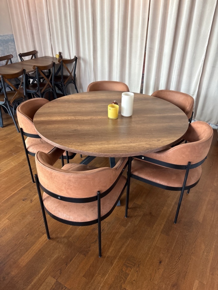 1536026-1 Matgrupp med runt bord och 5 st stolar