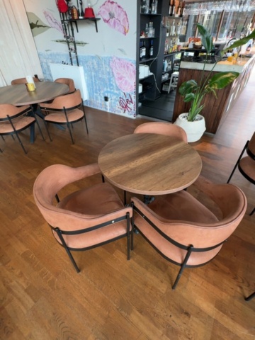 1536027-4 Restaurant furniture with 3 round tables and 12 chairs
