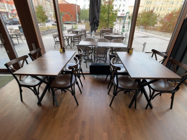 1536028-2 Lot of restaurant furniture - 20 tables and 65 chairs