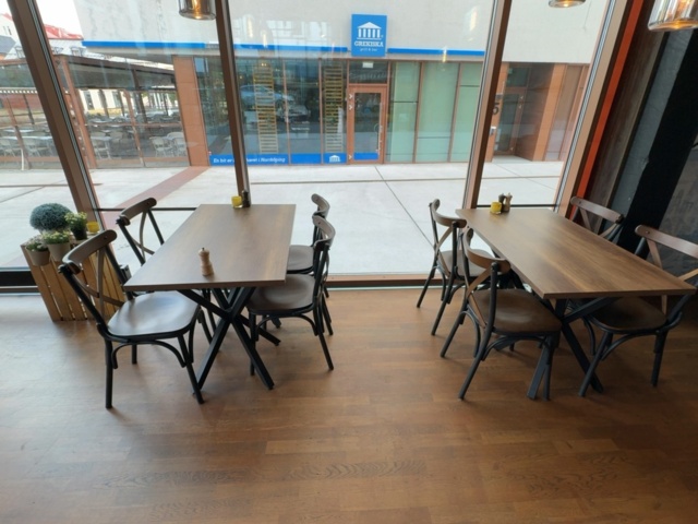1536028-3 Lot of restaurant furniture - 20 tables and 65 chairs