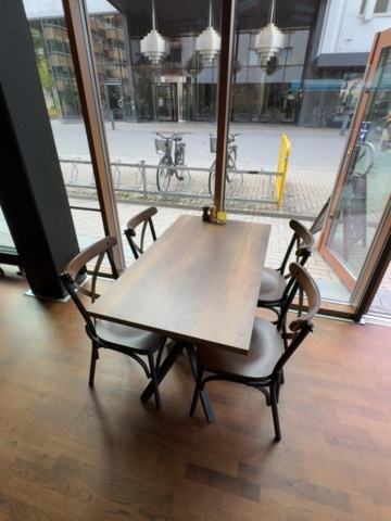 1536028-5 Lot of restaurant furniture - 20 tables and 65 chairs