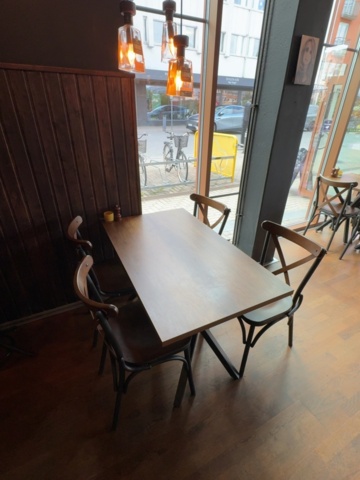 1536028-6 Lot of restaurant furniture - 20 tables and 65 chairs