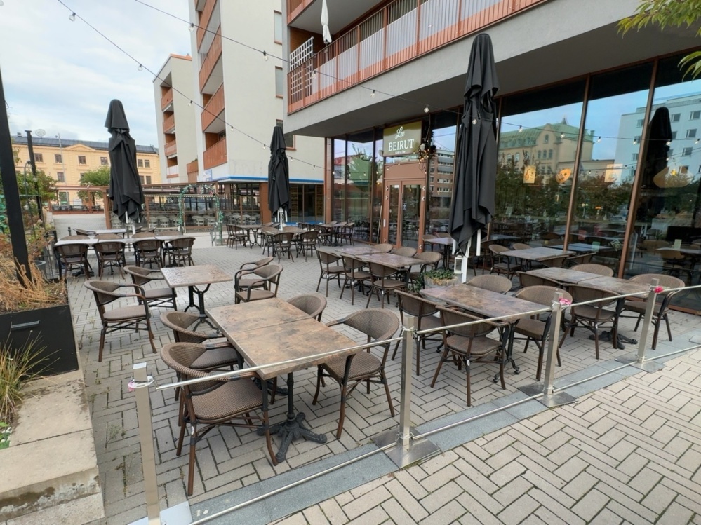 1536029-1 Lot of outdoor furniture - 20 tables and 56 chairs