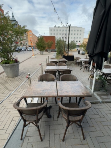 1536029-2 Lot of outdoor furniture - 20 tables and 56 chairs