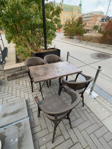 1536029-10 Lot of outdoor furniture - 20 tables and 56 chairs