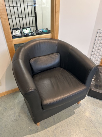1544887-4 Office space - Desk, armchair, screens, etc.