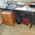 1544887-21 Office space - Desk, armchair, screens, etc.
