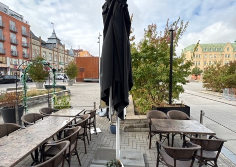 Parasol for outdoor dining