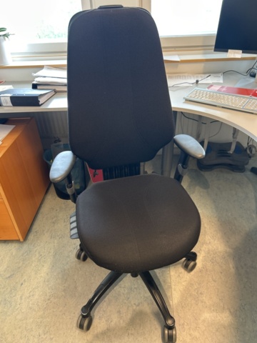 1544887-29 Office space - Desk, armchair, screens, etc.