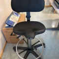 1544887-31 Office space - Desk, armchair, screens, etc.