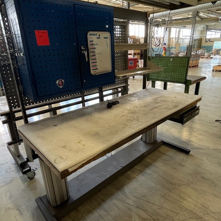 1571415-1 Arbetsbord höj/sänkbart