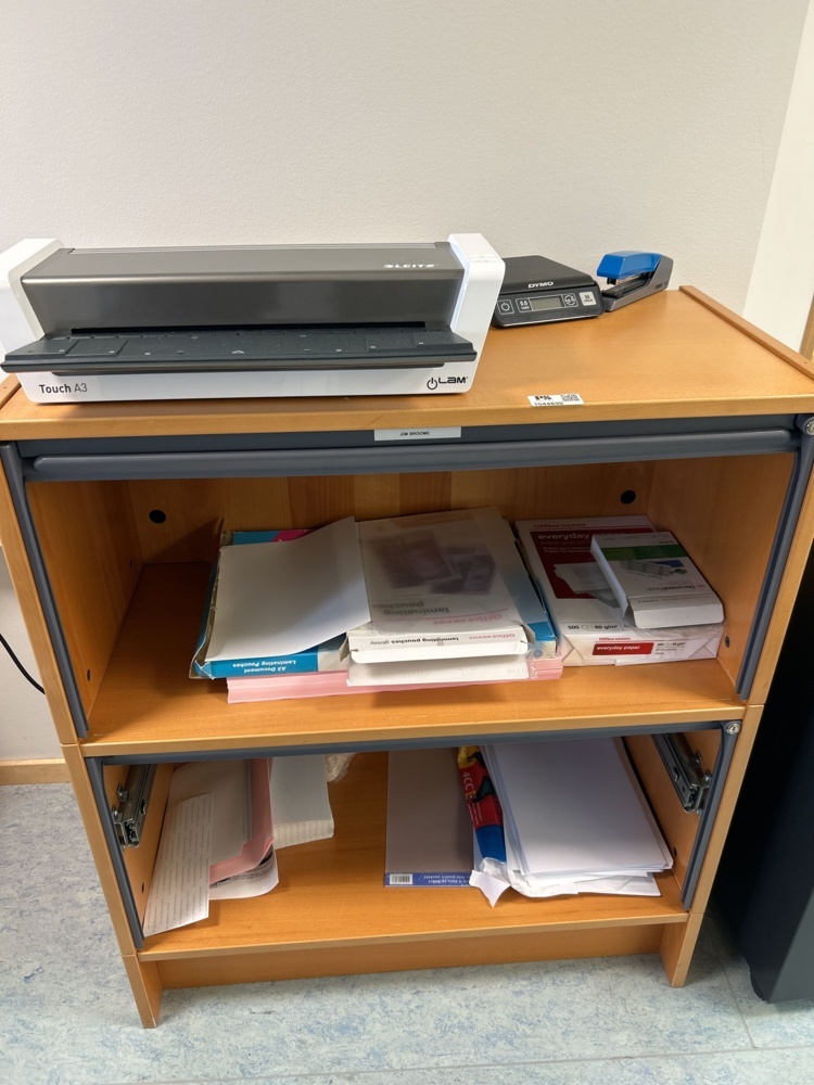 1544890-1 Cabinet with contents - Laminating machine, scales, etc.