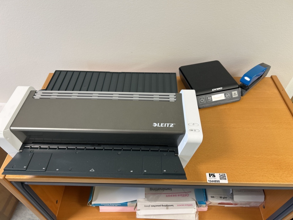 1544890-2 Cabinet with contents - Laminating machine, scales, etc.